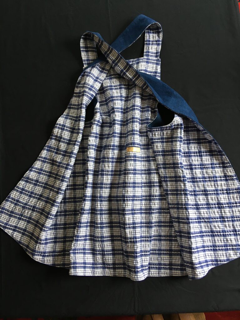 Pinny 186 showing crinkley blue / white check side of a denim-fronted one