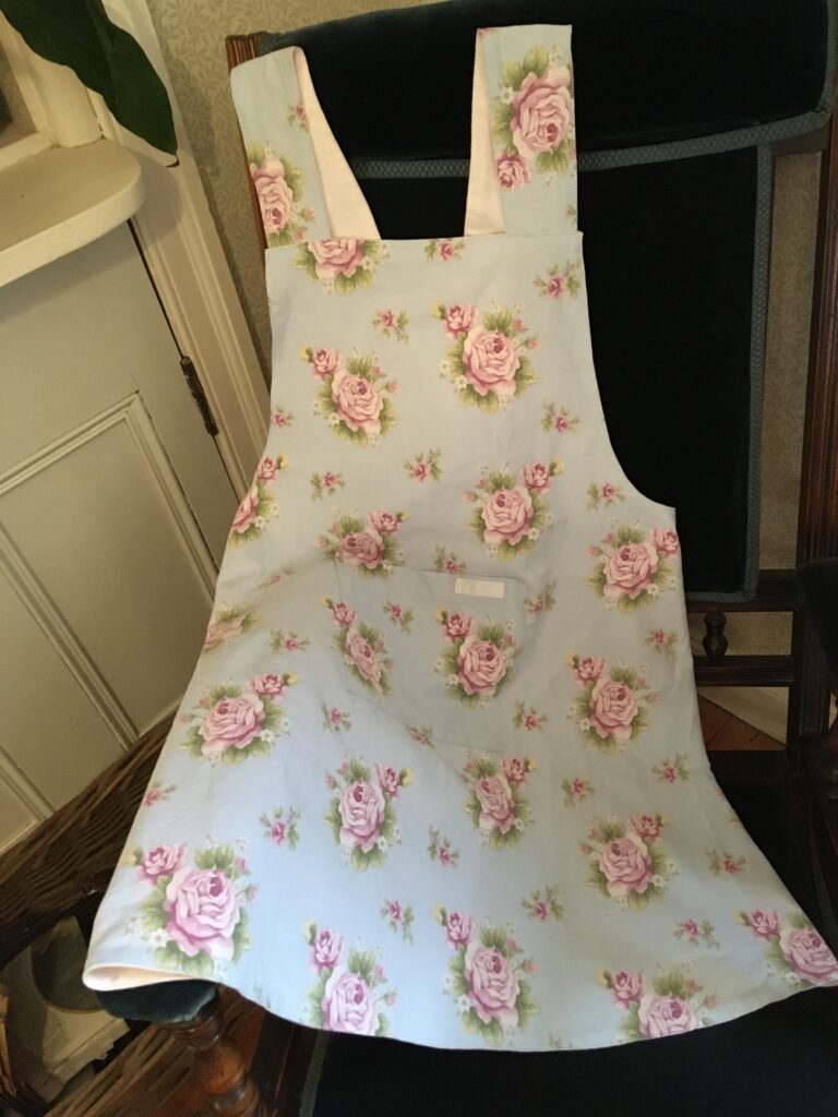 Duck-egg with roses tween-size pinny