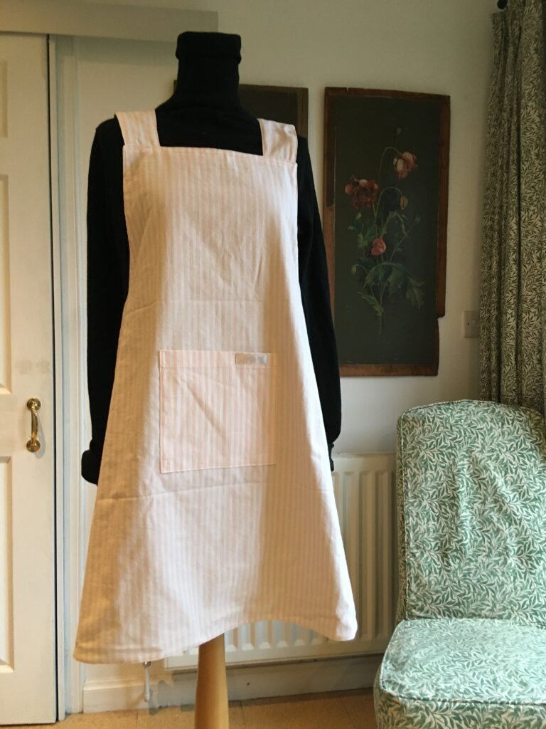 Front view of Georgian-palette classic pinny
